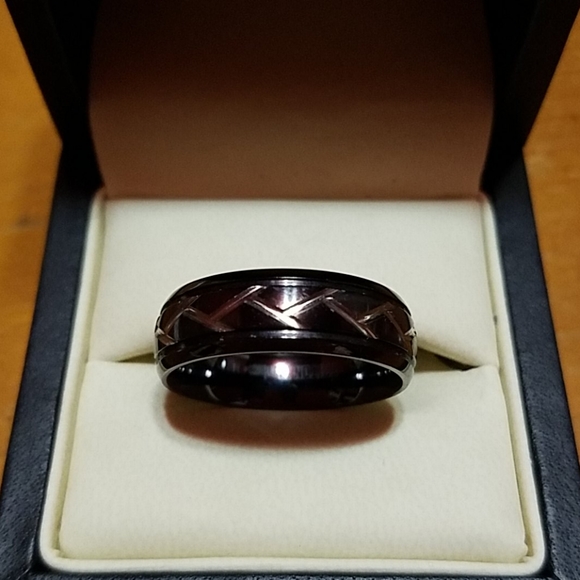 Men's Titanium Wedding Band - Picture 2 of 3